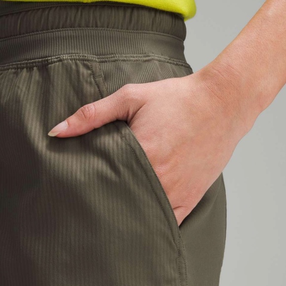 Lululemon Dance Studio High-Rise Short 3.5" Army Green - Picture 6 of 9